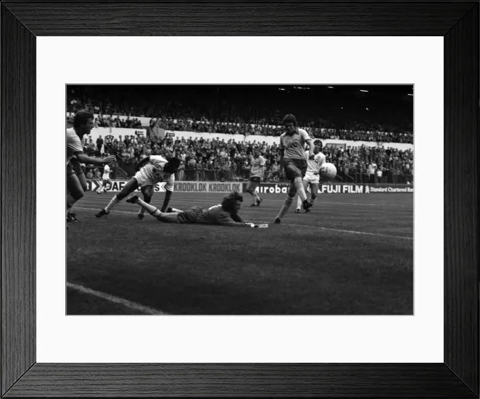 Framed Print : Leeds United 0 v. Arsenal 0. Division one football. September 1981 MF03-14-037 Framed Print : Leeds United 0 v. Arsenal 0. Division one football. September 1981 MF03-14-037