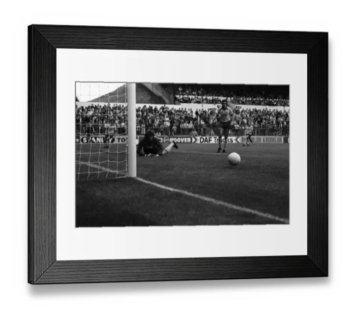 Framed Print : Leeds United 0 v. Arsenal 0. Division one football. September 1981 MF03-14-049 Framed Print : Leeds United 0 v. Arsenal 0. Division one football. September 1981 MF03-14-049