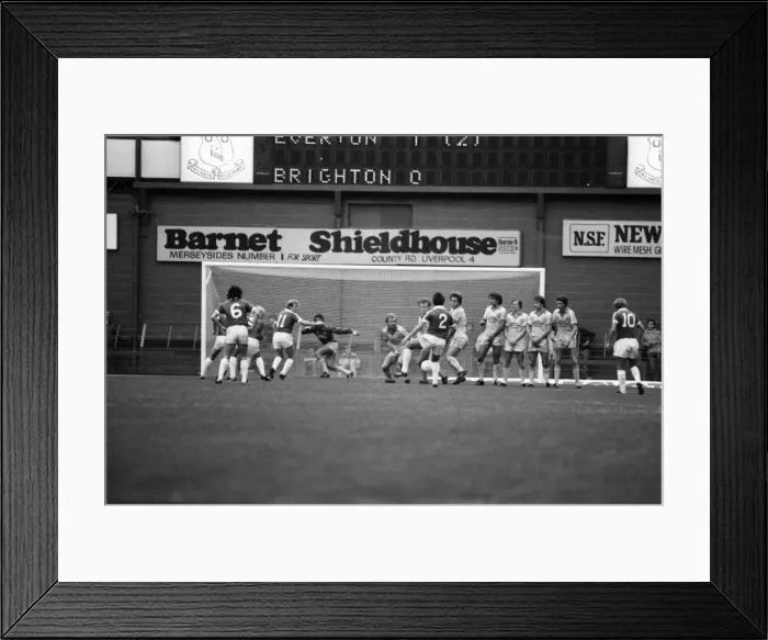 Framed Print : Everton 1 v. Brighton and Hove Albion 1. Division one Football Framed Print : Everton 1 v. Brighton and Hove Albion 1. Division one Football