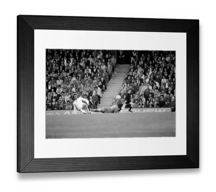 Framed Print : Liverpool 0 v. Aston Villa 0. Division one football September 1981 MF03-15-002