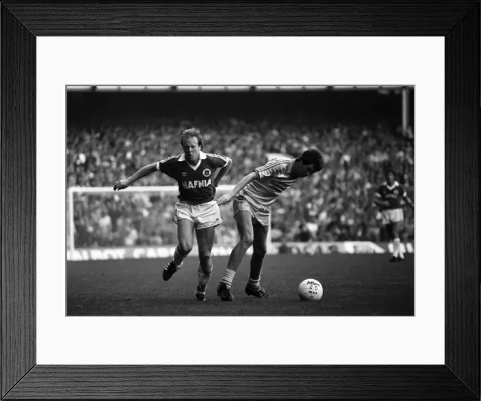Framed Print : Everton 1 v. Brighton and Hove Albion 1. Division one Football
