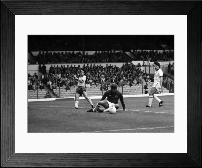 Framed Print : Leeds United 0 v. Arsenal 0. Division one football. September 1981 MF03-14-025 Framed Print : Leeds United 0 v. Arsenal 0. Division one football. September 1981 MF03-14-025