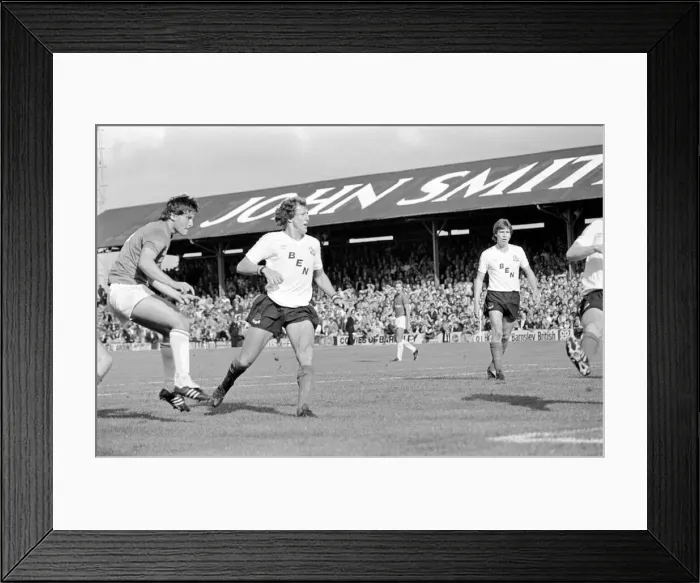 Framed Print : Barnsley 3 v. Bolton 0. September 1981 MF03-08-093 Framed Print : Barnsley 3 v. Bolton 0. September 1981 MF03-08-093