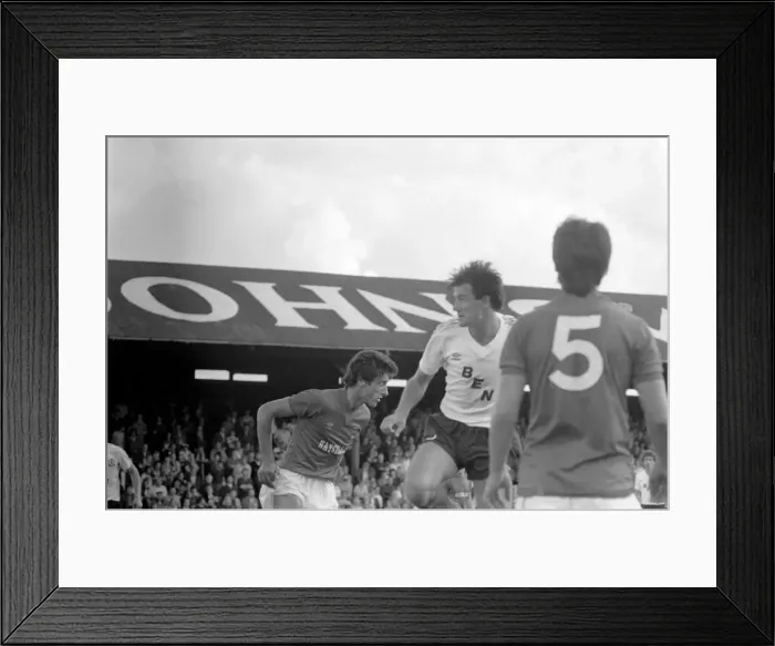 Framed Print : Barnsley 3 v. Bolton 0. September 1981 MF03-08-045 Framed Print : Barnsley 3 v. Bolton 0. September 1981 MF03-08-045