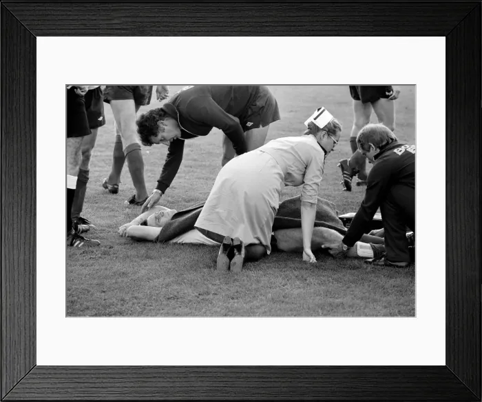 Framed Print : Barnsley 3 v. Bolton 0. September 1981 MF03-08-043