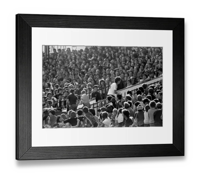 Framed Print : Barnsley 3 v. Bolton 0. September 1981 MF03-08-028 Framed Print : Barnsley 3 v. Bolton 0. September 1981 MF03-08-028
