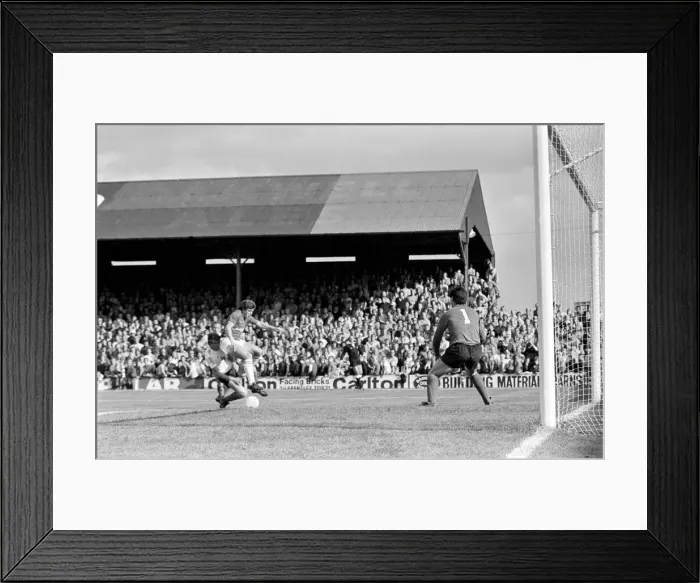 Framed Print : Barnsley 3 v. Bolton 0. September 1981 MF03-08-102 Framed Print : Barnsley 3 v. Bolton 0. September 1981 MF03-08-102