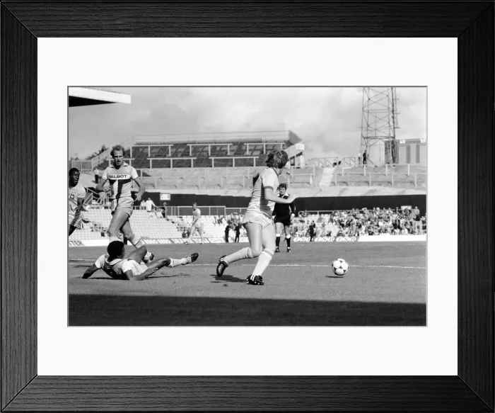 Framed Print : Coventry 4 v. Leeds United 0. September 1981 MF03-09-014