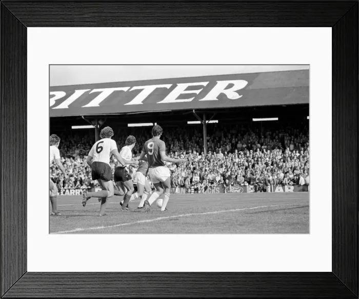 Framed Print : Barnsley 3 v. Bolton 0. September 1981 MF03-08-116 Framed Print : Barnsley 3 v. Bolton 0. September 1981 MF03-08-116