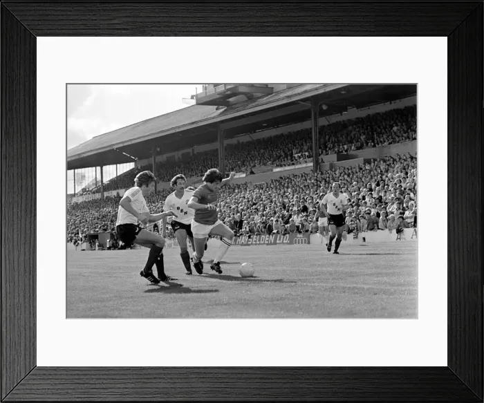 Framed Print : Barnsley 3 v. Bolton 0. September 1981 MF03-08-070 Framed Print : Barnsley 3 v. Bolton 0. September 1981 MF03-08-070
