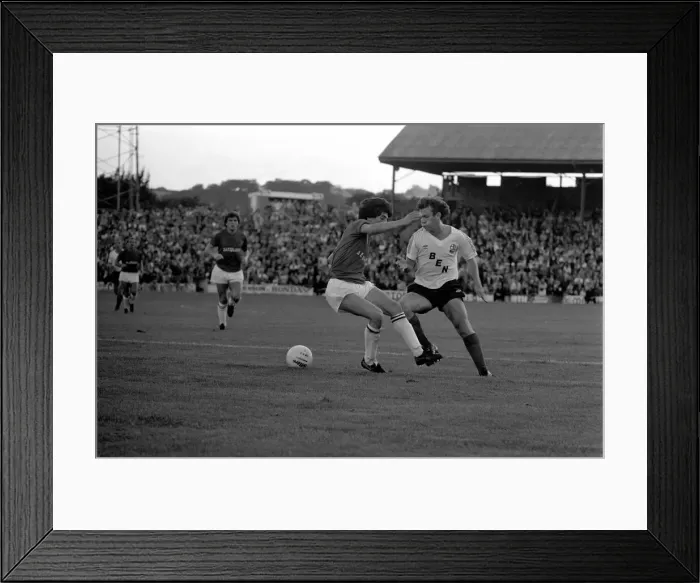 Framed Print : Barnsley 3 v. Bolton 0. September 1981 MF03-08-058 Framed Print : Barnsley 3 v. Bolton 0. September 1981 MF03-08-058