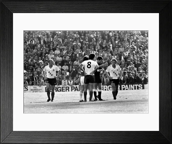 Framed Print : Barnsley 3 v. Bolton 0. September 1981 MF03-08-022