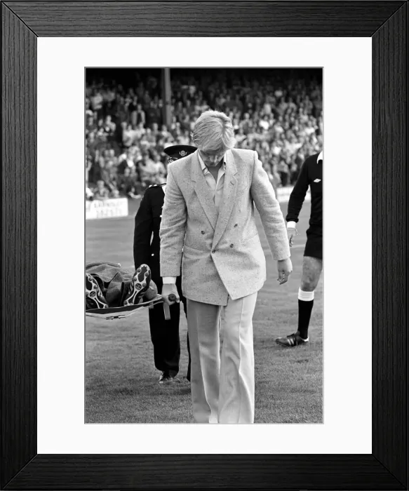 Framed Print : Barnsley 3 v. Bolton 0. September 1981 MF03-08-035 Framed Print : Barnsley 3 v. Bolton 0. September 1981 MF03-08-035