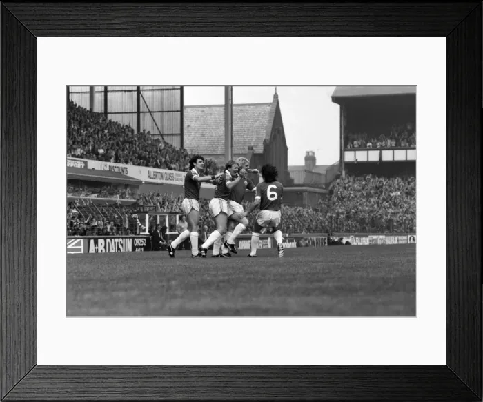 Framed Print : Everton 3 v. Birmingham City 1. August 1981 MF03-06-034 Framed Print : Everton 3 v. Birmingham City 1. August 1981 MF03-06-034