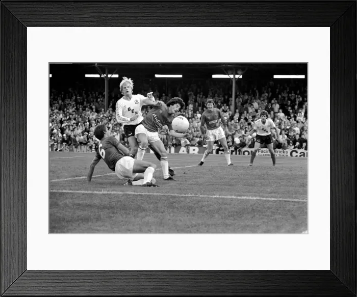 Framed Print : Barnsley 3 v. Bolton 0. September 1981 MF03-08-054 Framed Print : Barnsley 3 v. Bolton 0. September 1981 MF03-08-054