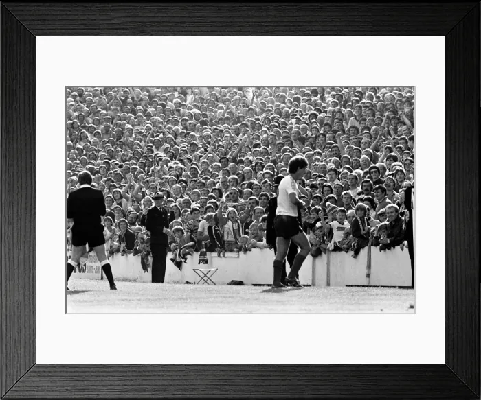 Framed Print : Barnsley 3 v. Bolton 0. September 1981 MF03-08-027 Framed Print : Barnsley 3 v. Bolton 0. September 1981 MF03-08-027