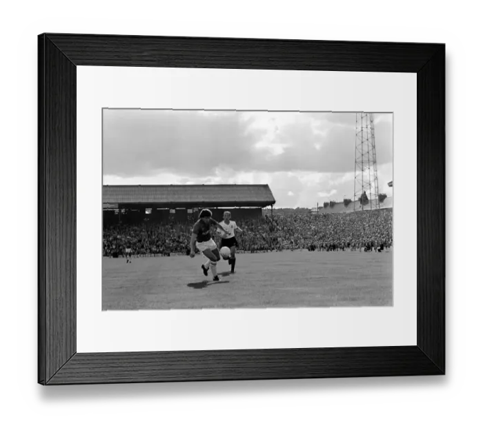 Framed Print : Barnsley 3 v. Bolton 0. September 1981 MF03-08-062 Framed Print : Barnsley 3 v. Bolton 0. September 1981 MF03-08-062