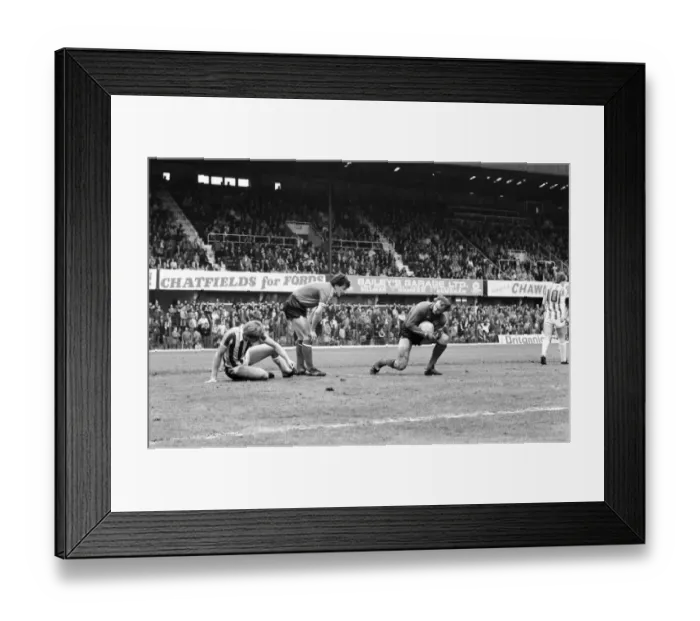 Framed Print : Stoke City 2 v. Sunderland 0. Division One Football. April 1981 MF02-18-104 Framed Print : Stoke City 2 v. Sunderland 0. Division One Football. April 1981 MF02-18-104