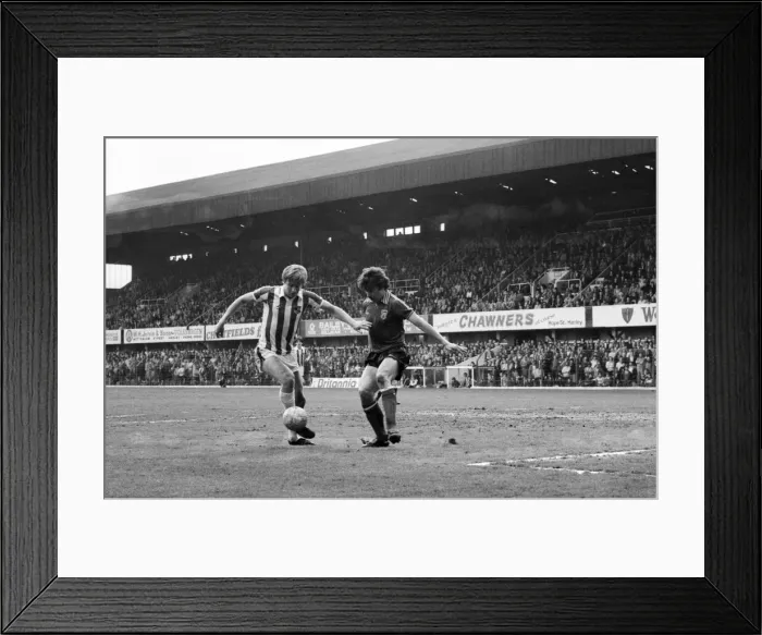 Framed Print : Stoke City 2 v. Sunderland 0. Division One Football. April 1981 MF02-18-090 Framed Print : Stoke City 2 v. Sunderland 0. Division One Football. April 1981 MF02-18-090