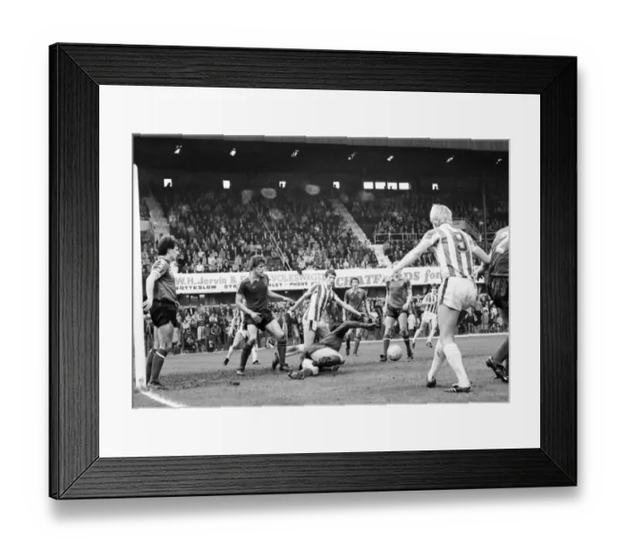Framed Print : Stoke City 2 v. Sunderland 0. Division One Football. April 1981 MF02-18-100 Framed Print : Stoke City 2 v. Sunderland 0. Division One Football. April 1981 MF02-18-100