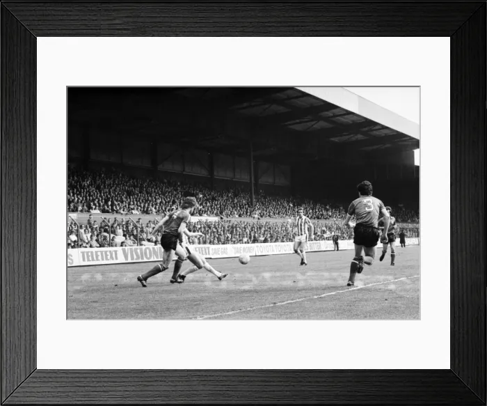 Framed Print : Stoke City 2 v. Sunderland 0. Division One Football. April 1981 MF02-18-083 Framed Print : Stoke City 2 v. Sunderland 0. Division One Football. April 1981 MF02-18-083