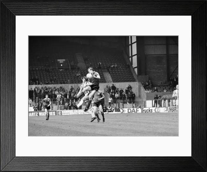 Framed Print : Stoke City 2 v. Sunderland 0. Division One Football. April 1981 MF02-18-096 Framed Print : Stoke City 2 v. Sunderland 0. Division One Football. April 1981 MF02-18-096