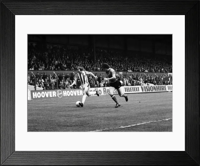 Framed Print : Stoke City 2 v. Sunderland 0. Division One Football. April 1981 MF02-18-077 Framed Print : Stoke City 2 v. Sunderland 0. Division One Football. April 1981 MF02-18-077