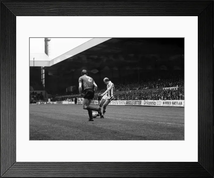 Framed Print : Stoke City 2 v. Sunderland 0. Division One Football. April 1981 MF02-18-097 Framed Print : Stoke City 2 v. Sunderland 0. Division One Football. April 1981 MF02-18-097