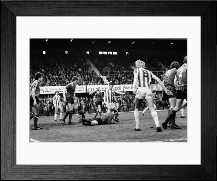 Framed Print : Stoke City 2 v. Sunderland 0. Division One Football. April 1981 MF02-18 Framed Print : Stoke City 2 v. Sunderland 0. Division One Football. April 1981 MF02-18