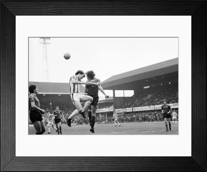 Framed Print : Stoke City 2 v. Sunderland 0. Division One Football. April 1981 MF02-18-081 Framed Print : Stoke City 2 v. Sunderland 0. Division One Football. April 1981 MF02-18-081