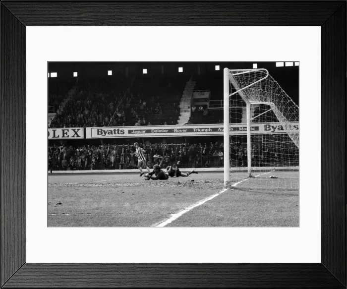 Framed Print : Stoke City 2 v. Sunderland 0. Division One Football. April 1981 MF02-18-089