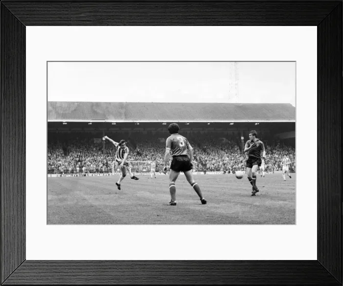 Framed Print : Stoke City 2 v. Sunderland 0. Division One Football. April 1981 MF02-18-091 Framed Print : Stoke City 2 v. Sunderland 0. Division One Football. April 1981 MF02-18-091