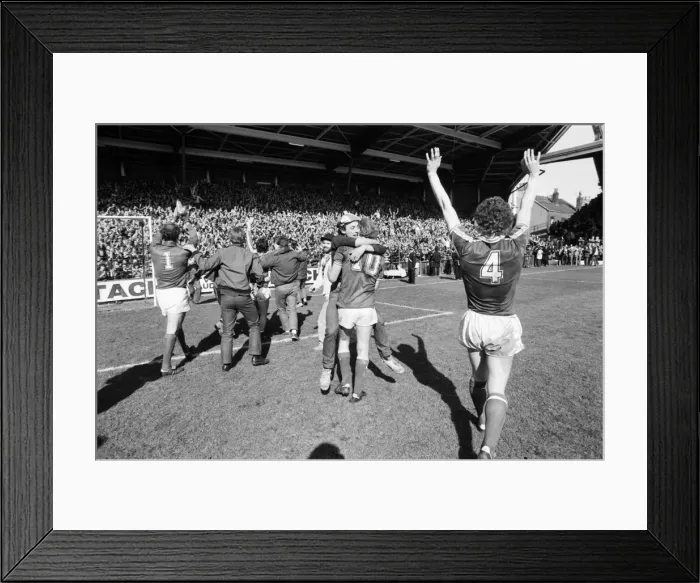 Framed Print : Liverpool 0 v. Sunderland 1. Division One Football. May 1981 MF02-27-027