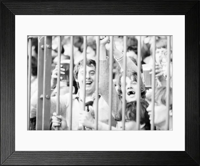 Framed Print : Stoke City 2 v. Sunderland 0. Division One Football. April 1981 MF02-18-094 Framed Print : Stoke City 2 v. Sunderland 0. Division One Football. April 1981 MF02-18-094