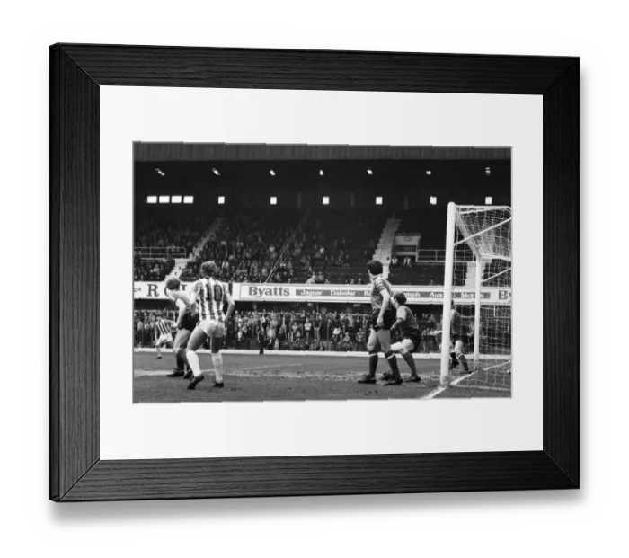 Framed Print : Stoke City 2 v. Sunderland 0. Division One Football. April 1981 MF02-18-074