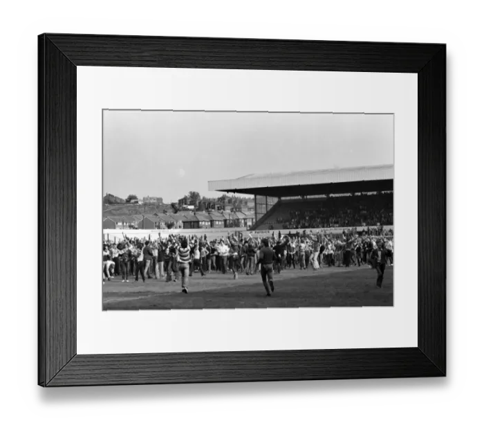 Framed Print : Leeds United 2. v. Brighton and Hove Albion 1. Division 1 Football. May 1982 MF07-01-018 Framed Print : Leeds United 2. v. Brighton and Hove Albion 1. Division 1 Football. May 1982 MF07-01-018