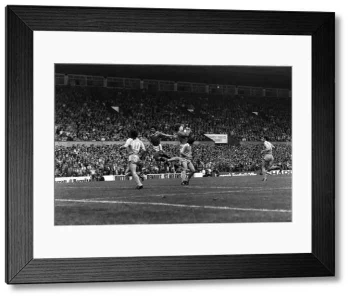 Framed Print : Oldham 2 v. Newcastle United 2. Division 2 Football October 1982 MF08-02-064 Framed Print : Oldham 2 v. Newcastle United 2. Division 2 Football October 1982 MF08-02-064