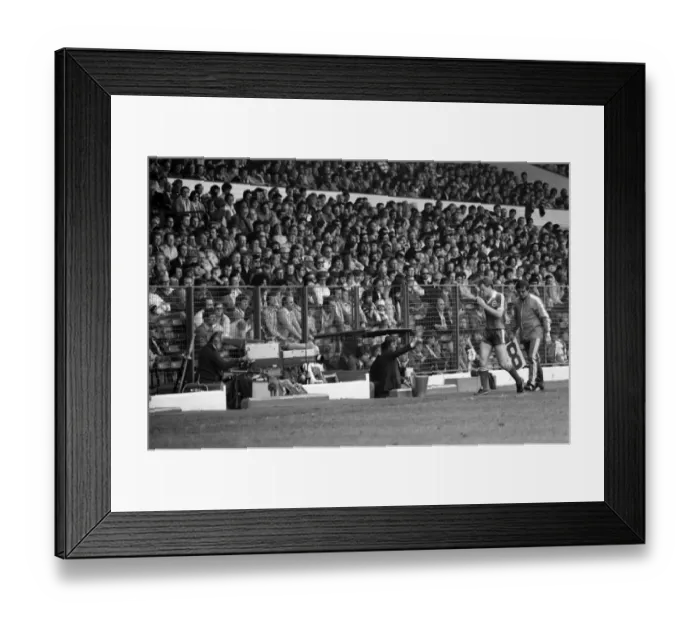 Framed Print : Leeds United 2. v. Brighton and Hove Albion 1. Division 1 Football. May 1982 MF07-01-038