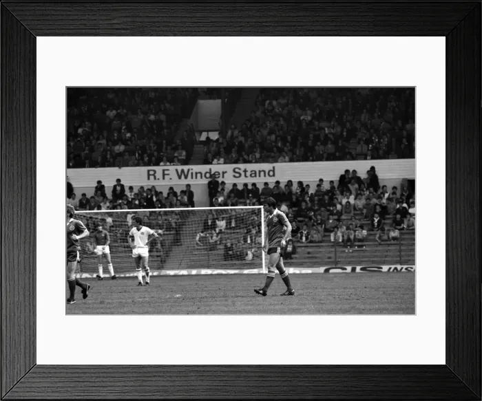 Framed Print : Leeds United 2. v. Brighton and Hove Albion 1. Division 1 Football. May 1982 MF07-01-049 Framed Print : Leeds United 2. v. Brighton and Hove Albion 1. Division 1 Football. May 1982 MF07-01-049
