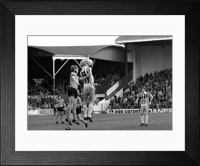 Framed Print : Stoke City 2 v. Wolverhampton Wanderers 1. Division 1 Football. April 1982 MF06-40-015 Framed Print : Stoke City 2 v. Wolverhampton Wanderers 1. Division 1 Football. April 1982 MF06-40-015