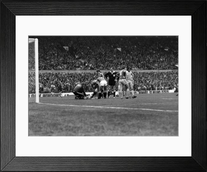 Framed Print : Oldham 2 v. Newcastle United 2. Division 2 Football October 1982 MF08-02-017 Framed Print : Oldham 2 v. Newcastle United 2. Division 2 Football October 1982 MF08-02-017