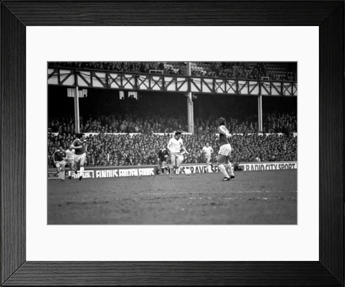 Framed Print : English League Division One match at Goodison Park. Everton 0 v West Ham United 0 Framed Print : English League Division One match at Goodison Park. Everton 0 v West Ham United 0