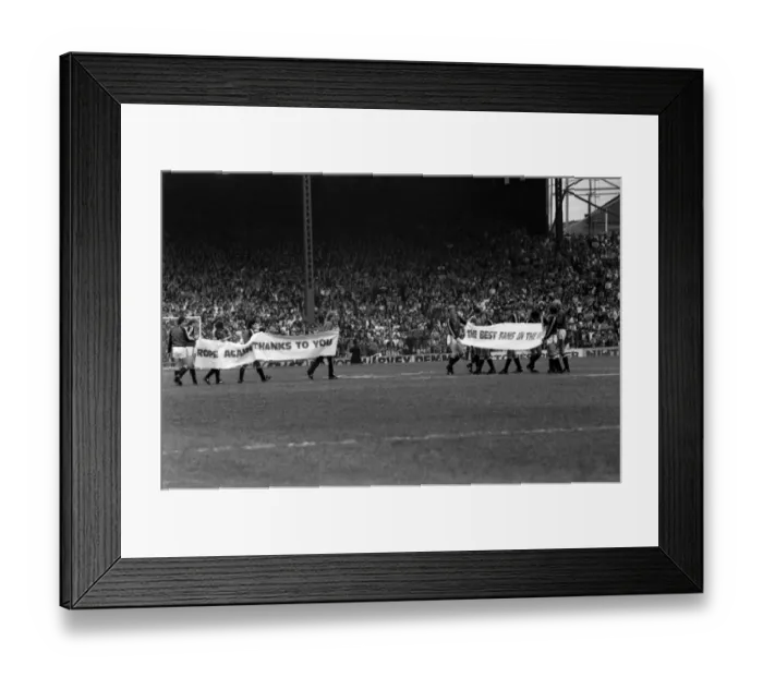 Framed Print : Manchester United 2 v. Stoke City 0. Division 1 Football. May 1982 MF07-02-004