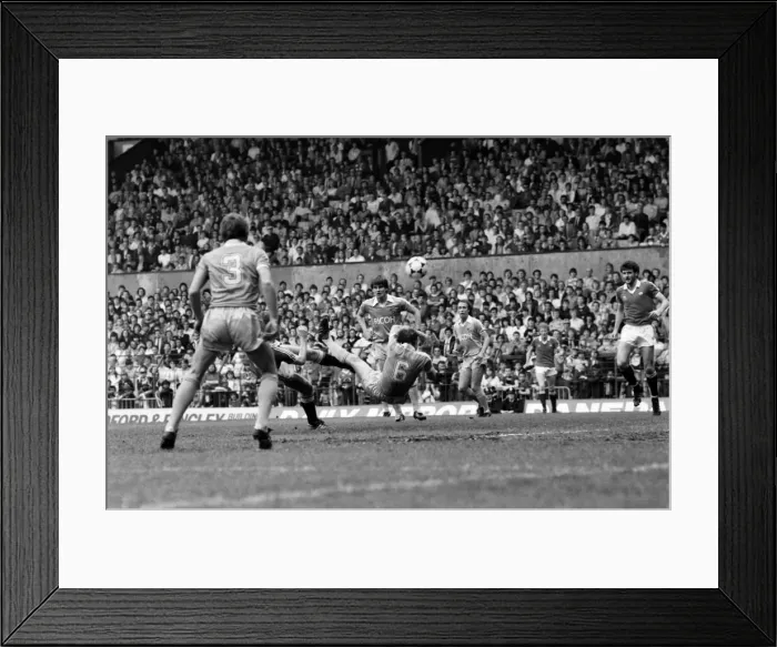 Framed Print : Manchester United 2 v. Stoke City 0. Division 1 Football. May 1982 MF07-02-015 Framed Print : Manchester United 2 v. Stoke City 0. Division 1 Football. May 1982 MF07-02-015