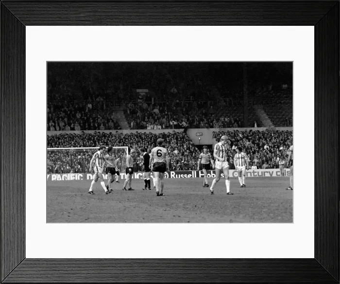 Framed Print : Stoke City 2 v. Wolverhampton Wanderers 1. Division 1 Football. April 1982 MF06-40-021 Framed Print : Stoke City 2 v. Wolverhampton Wanderers 1. Division 1 Football. April 1982 MF06-40-021