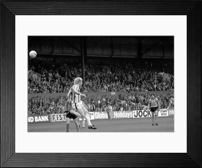 Framed Print : Stoke City 2 v. Wolverhampton Wanderers 1. Division 1 Football. April 1982 MF06-40-002 Framed Print : Stoke City 2 v. Wolverhampton Wanderers 1. Division 1 Football. April 1982 MF06-40-002