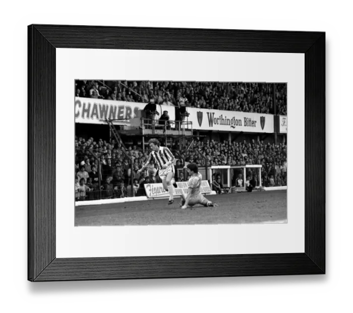 Framed Print : Stoke 2 v. Notts. County 2. Division 1 Football. May 1982 MF07-06-035 Framed Print : Stoke 2 v. Notts. County 2. Division 1 Football. May 1982 MF07-06-035
