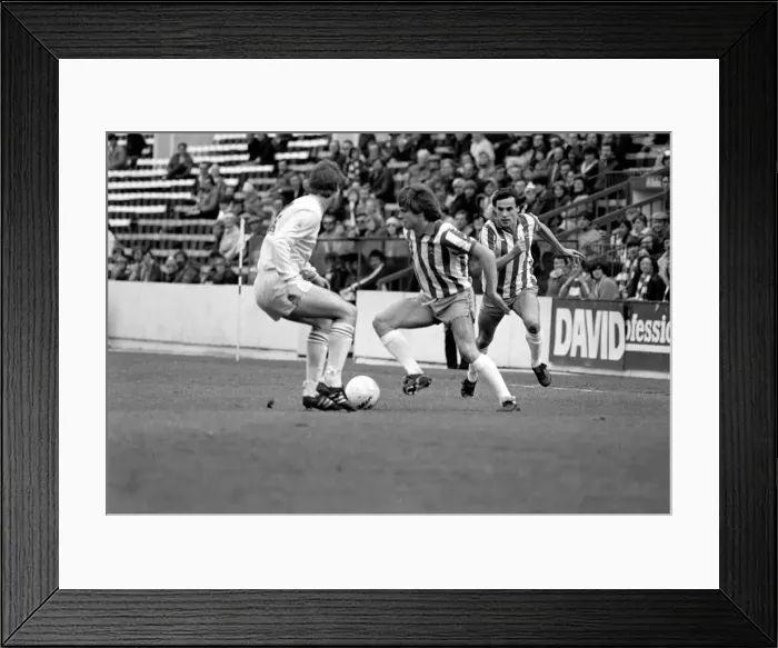 Framed Print : Sheffield Wednesday 0 v. Chelsea 0. Division 2 Football May 1982 MF07-11-009