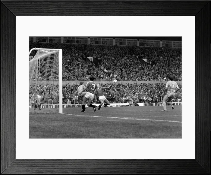Framed Print : Manchester United 1 v. Stoke 0. October 1982 MF08-01-042 Framed Print : Manchester United 1 v. Stoke 0. October 1982 MF08-01-042