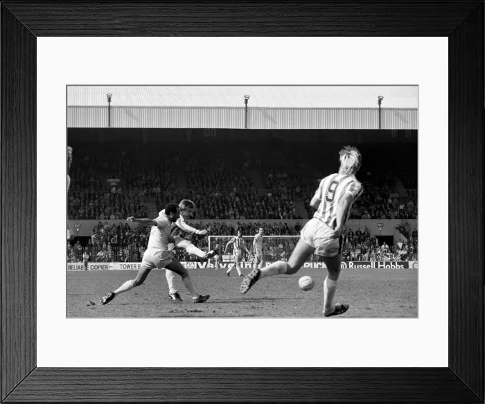 Framed Print : Stoke 2 v. Notts. County 2. Division 1 Football. May 1982 MF07-06-049 Framed Print : Stoke 2 v. Notts. County 2. Division 1 Football. May 1982 MF07-06-049